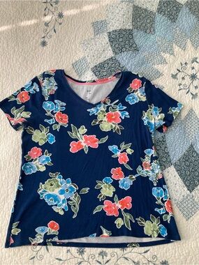 Croft & Barrow Floral Short-Sleeve V-Neck Top in Navy Lg